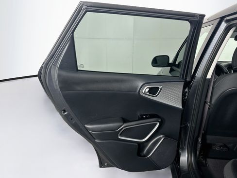 Used 2025 Kia Soul LX w/ LX Technology Package FWD image 25