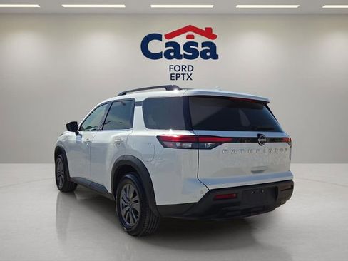 Used 2025 Nissan Pathfinder SV image 4