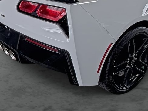 Used 2019 Chevrolet Corvette Stingray Coupe w/ Z51 1LT RWD image 13