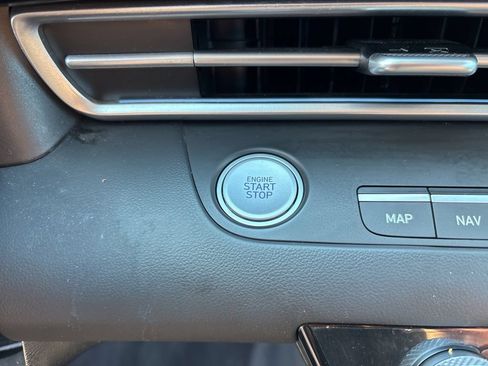 Used 2024 Hyundai Elantra SEL FWD image 30