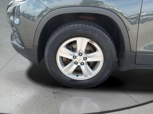 Used 2018 Chevrolet Trax LT w/ LT Convenience Package AWD/4WD image 29