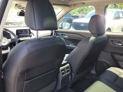 Used 2021 Nissan Rogue SV w/ Premium Package FWD image 10