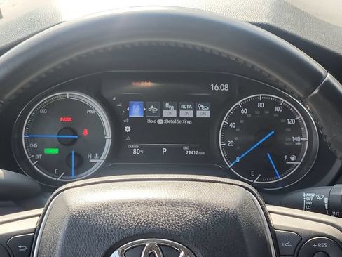 Used 2023 Toyota Venza LE AWD/4WD image 13