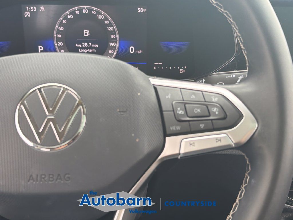 Certified 2023 Volkswagen Taos SE w/ Panoramic Sunroof Package AWD/4WD image 12