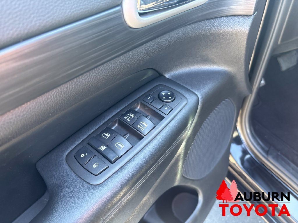Used 2021 Jeep Grand Cherokee Laredo X AWD/4WD image 10