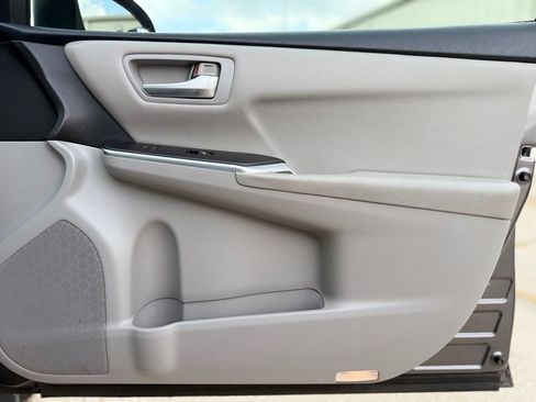 Used 2017 Toyota Camry SE FWD image 16