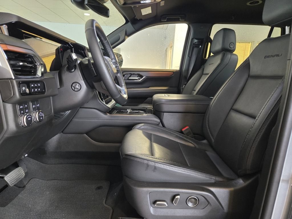 Used 2025 GMC Yukon Denali AWD/4WD image 21