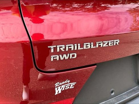 Used 2025 Chevrolet TrailBlazer LS w/ LS Convenience Package AWD/4WD image 8