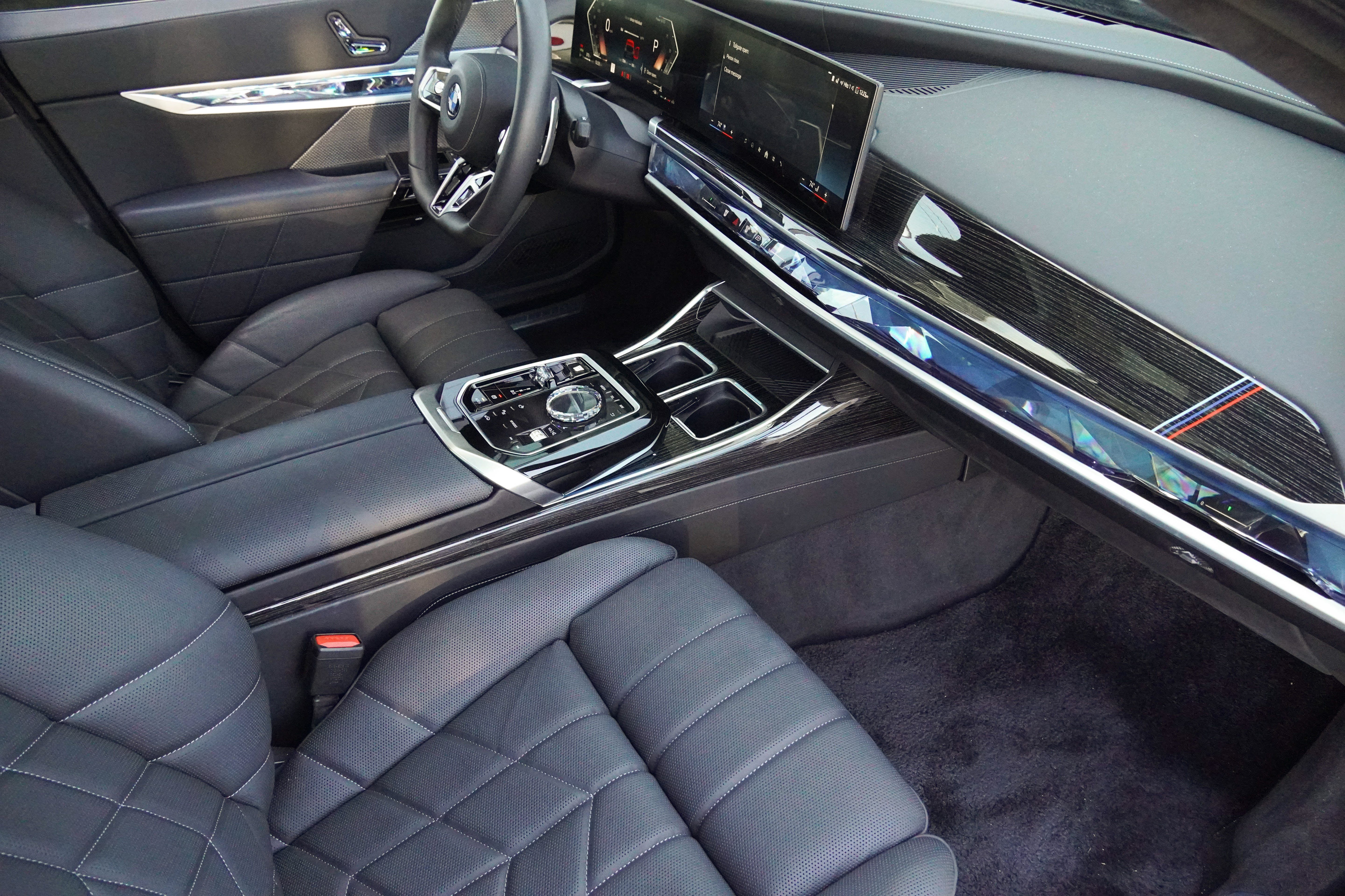 Certified 2024 BMW 740i RWD image 7