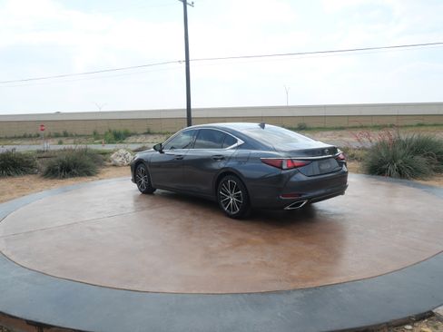 Used 2024 Lexus ES 350 w/ Premium Package image 4