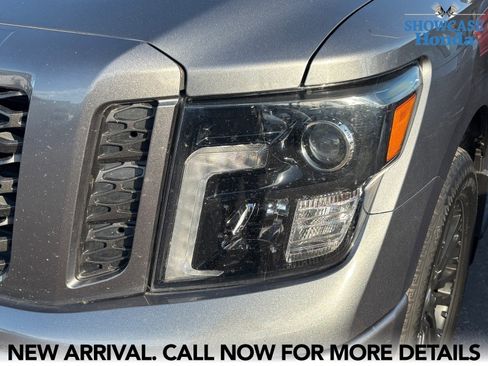 Used 2019 Nissan Titan SV w/ SV Convenience Package image 8