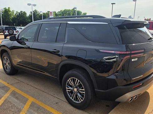 Used 2025 Chevrolet Traverse LT FWD image 21