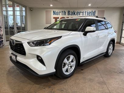 Used 2023 Toyota Highlander LE