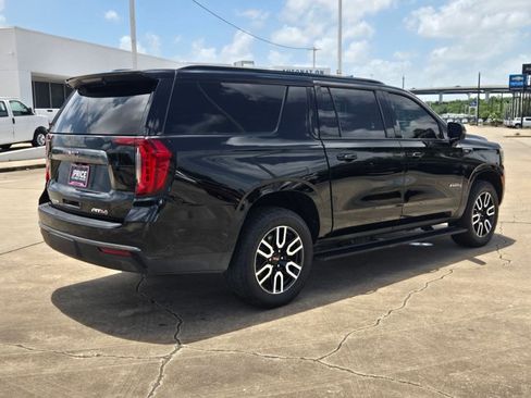Used 2023 GMC Yukon XL AT4 w/ Technology Package AWD/4WD image 5