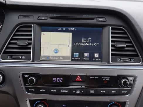 Used 2016 Hyundai Sonata Limited w/ Option Group 04 FWD image 10