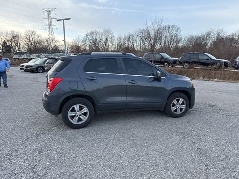 Used 2016 Chevrolet Trax LT w/ LT Sun and Sound Package image 19