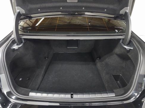 Used 2025 BMW 760i xDrive w/ Executive Package image 9