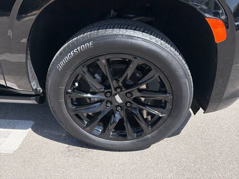 Used 2023 Cadillac Escalade ESV Sport w/ LPO, ONYX Package AWD/4WD image 18