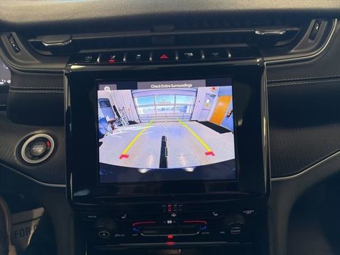 Used 2023 Jeep Grand Cherokee Altitude image 3