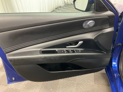 Used 2023 Hyundai Elantra SEL w/ Convenience Package image 10