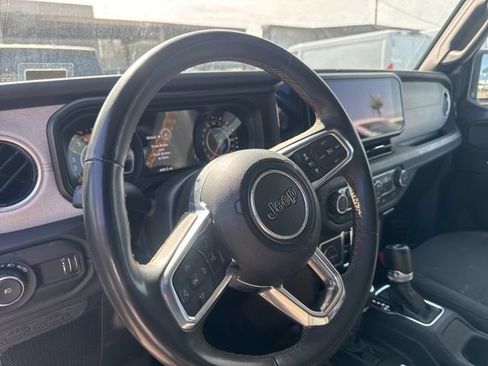 Used 2024 Jeep Wrangler Unlimited Sahara AWD/4WD image 10