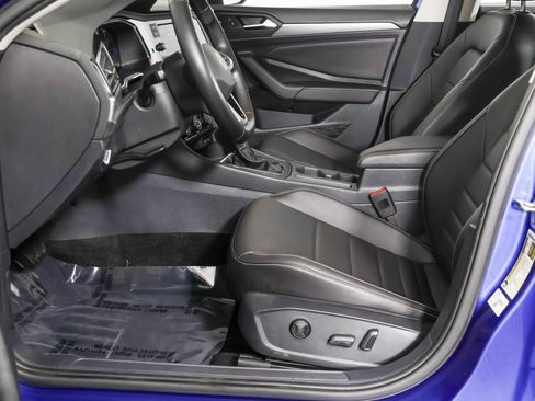 Used 2023 Volkswagen Jetta SE w/ Panoramic Sunroof Package FWD image 25