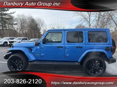 Used 2023 Jeep Wrangler Unlimited Sahara w/ Cold Weather Group AWD/4WD image 3