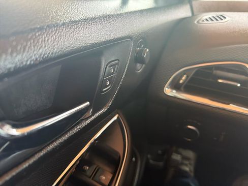 Used 2017 Chevrolet Cruze LT FWD image 34