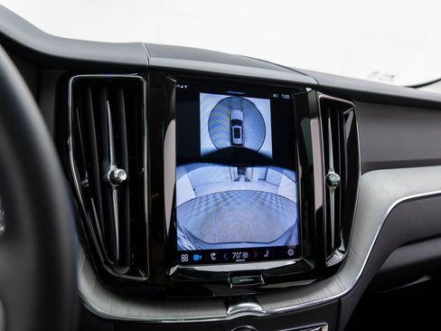 Used 2025 Volvo XC60 B5 Plus image 27