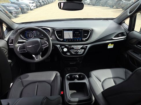 New 2026 Chrysler Pacifica Select image 21