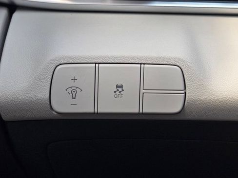 Certified 2026 Hyundai Elantra Limited FWD image 22