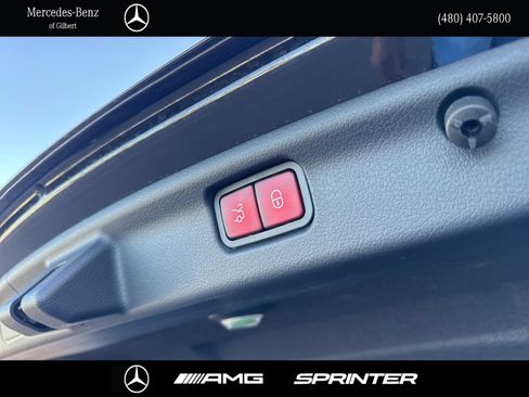 Used 2023 Mercedes-Benz C 300 Sedan image 8