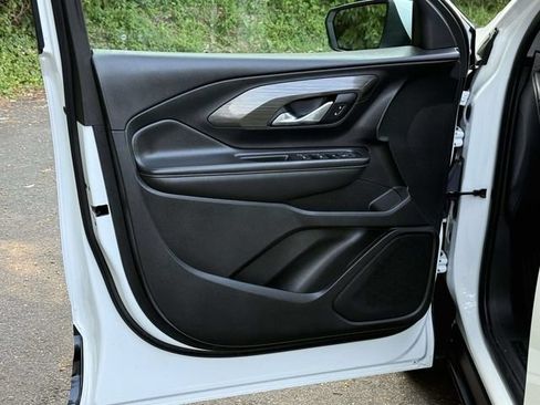 Certified 2023 GMC Terrain SLE w/ LPO, Floor Liner Package AWD/4WD image 9
