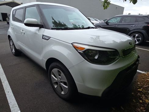 Used 2016 Kia Soul FWD image 2