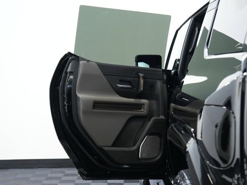 Used 2025 GMC Hummer EV 3X w/ LPO, Sport Package image 28