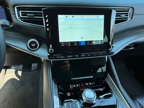 Used 2024 Jeep Wagoneer Series III image 16