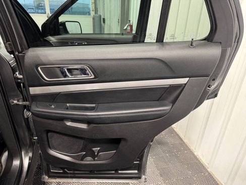 Used 2017 Ford Explorer XLT w/ XLT Technology Feature Bundle AWD/4WD image 26