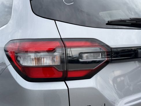 Used 2025 Honda Pilot EX-L image 11