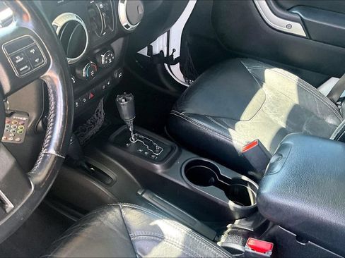 Used 2013 Jeep Wrangler Unlimited Sahara w/ Connectivity Group AWD/4WD image 14