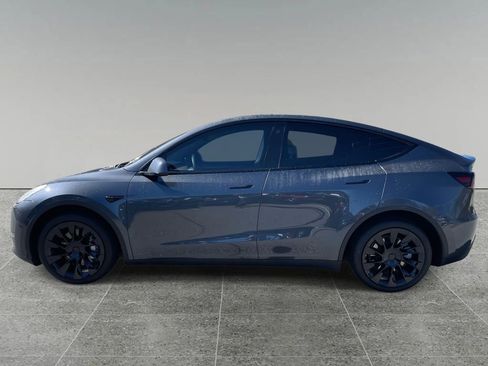 Used 2023 Tesla Model Y Long Range image 2