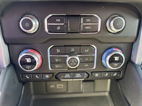 Used 2024 GMC Yukon SLT w/ SLT Luxury Package RWD image 15