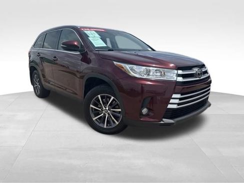 Used 2019 Toyota Highlander XLE AWD/4WD image 2