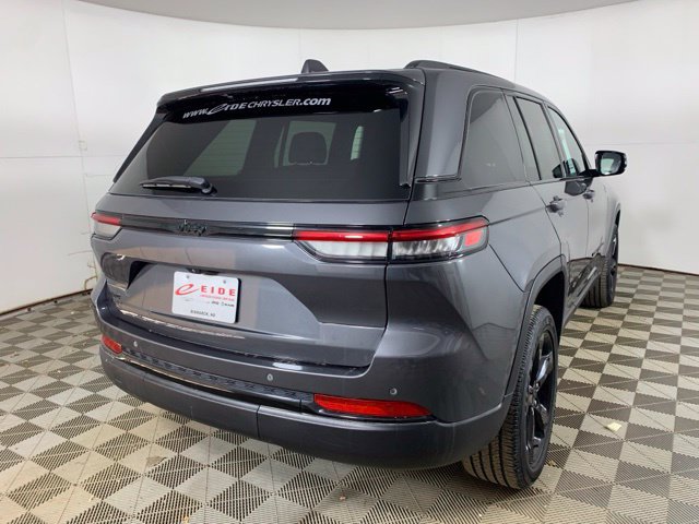 Used 2023 Jeep Grand Cherokee Altitude AWD/4WD image 16