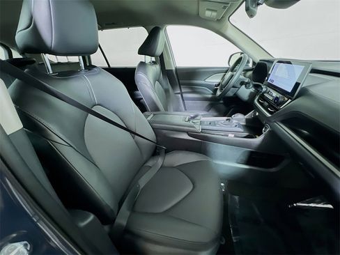 Certified 2024 Toyota Grand Highlander XLE image 26