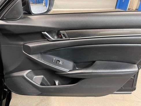 Used 2018 Honda Accord Sport image 11