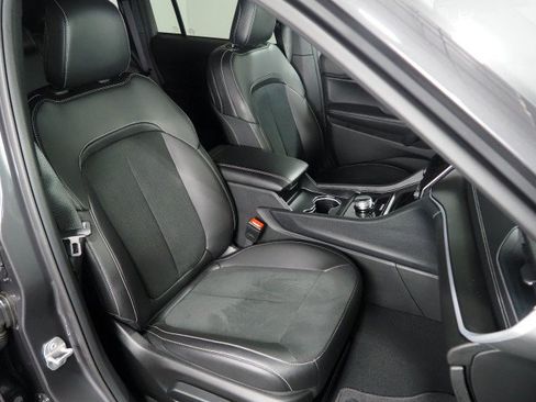 Used 2025 Jeep Grand Cherokee Altitude RWD image 2