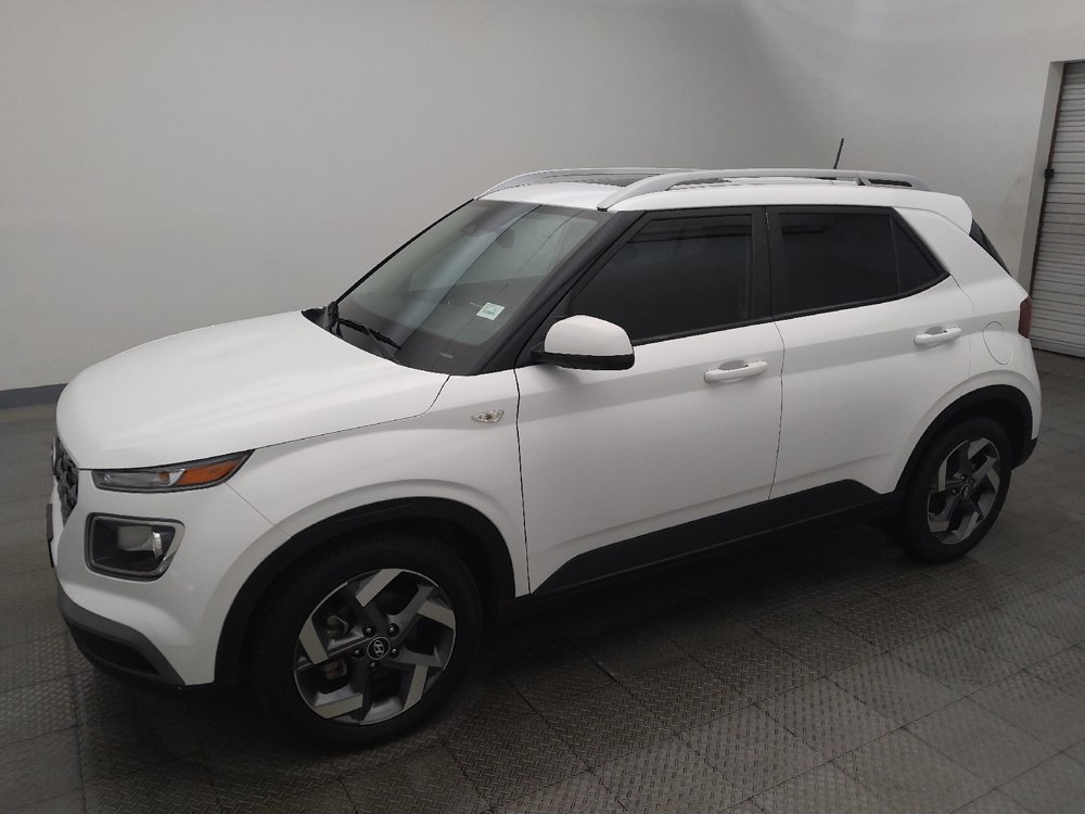 Used 2025 Hyundai Venue SEL FWD image 2
