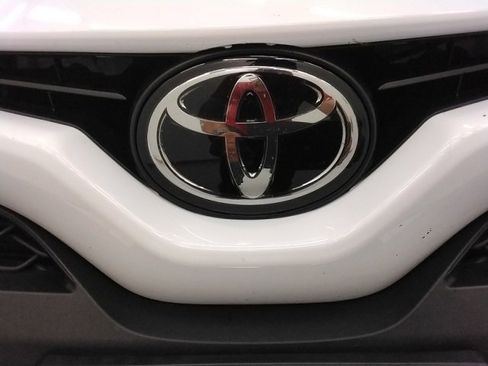 Used 2024 Toyota Camry SE image 12