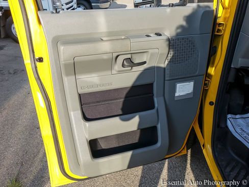Used 2022 Ford E-350 and Econoline 350 Super Duty RWD image 17