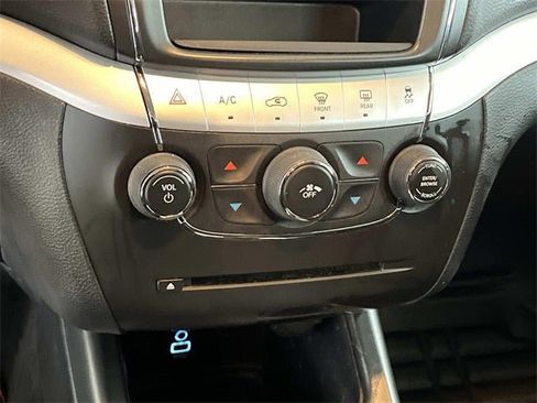 Used 2017 Dodge Journey SE image 28